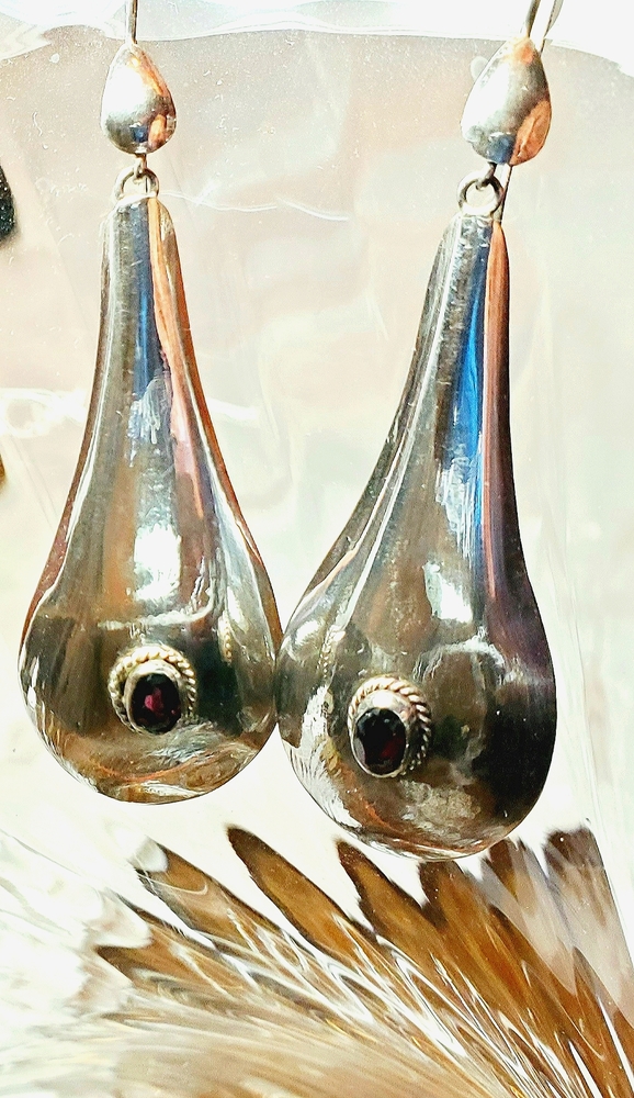 STERLING & GARNET EARRINGS